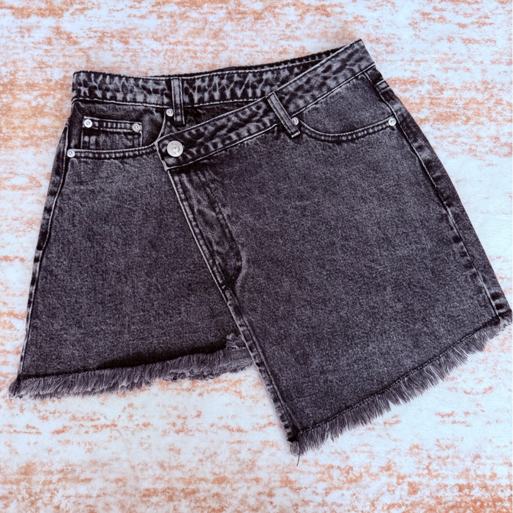 Steve Madden mini skirt